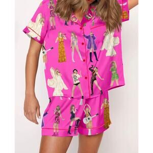 Taylor Swift, silky pajamas